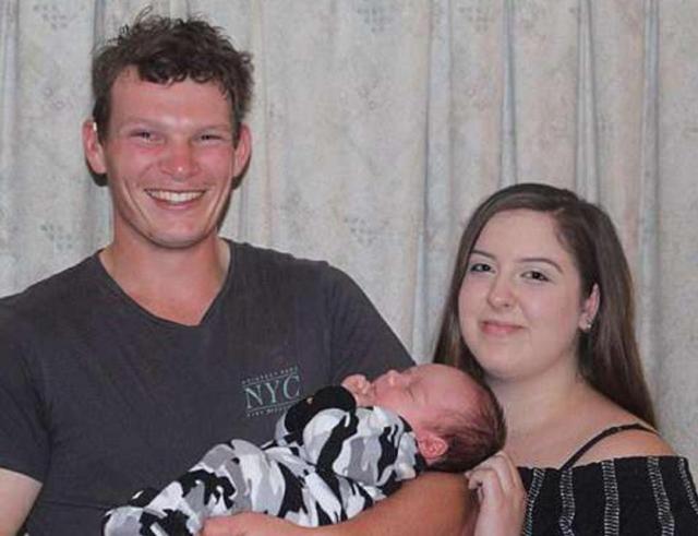 thay noi cua con dinh day mau, me bang hoang phat hien con bi thuong vi thu khong tuong - 1