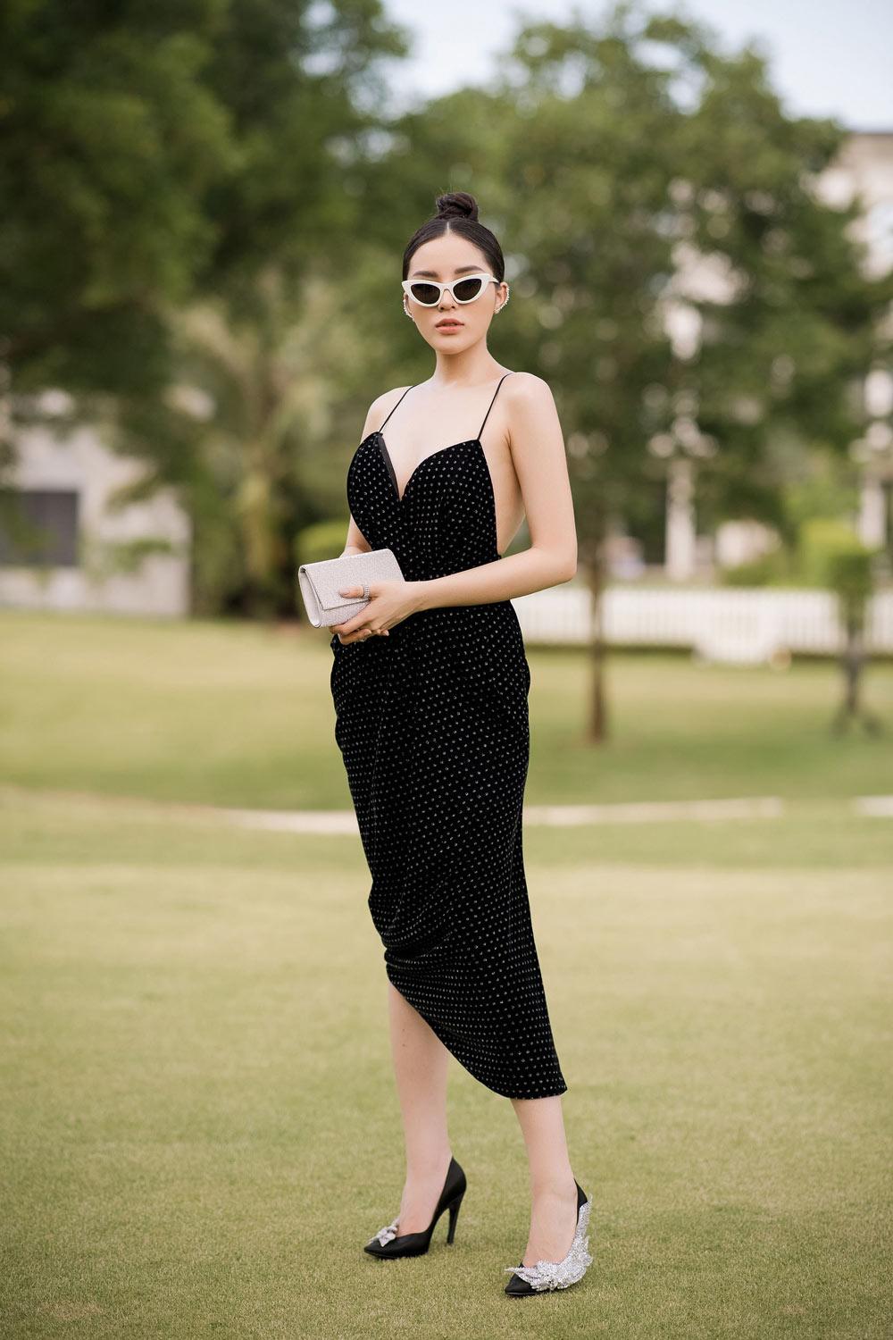 ngoc nu tang thanh ha dien vay nua trang nua den an tuong den show do manh cuong - 6