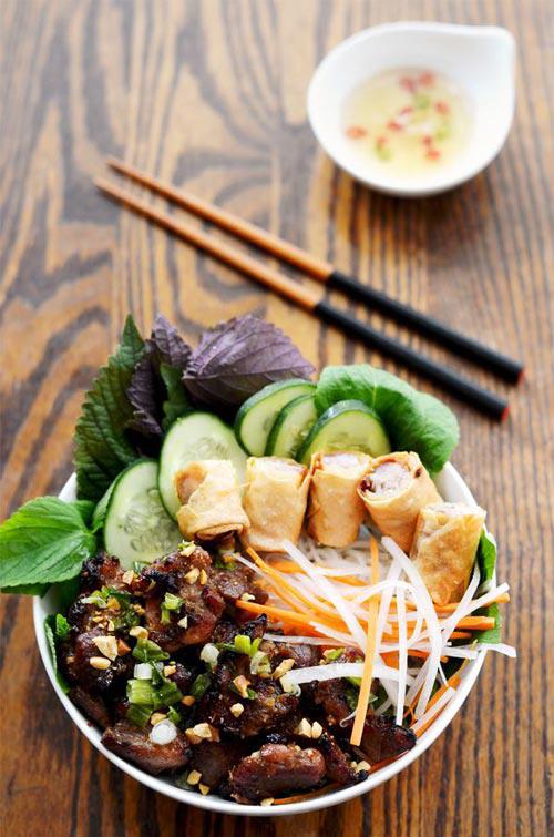 2 cach lam bun thit nuong thom nuc mui chi ngui thay thoi da them chay nuoc mieng - 1