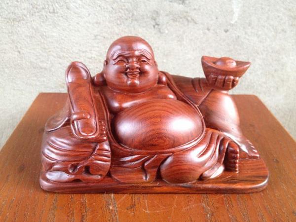 hoa ra day la ly do nha giau rat thich dat tuong phat di lac om vang o phong khach - 2