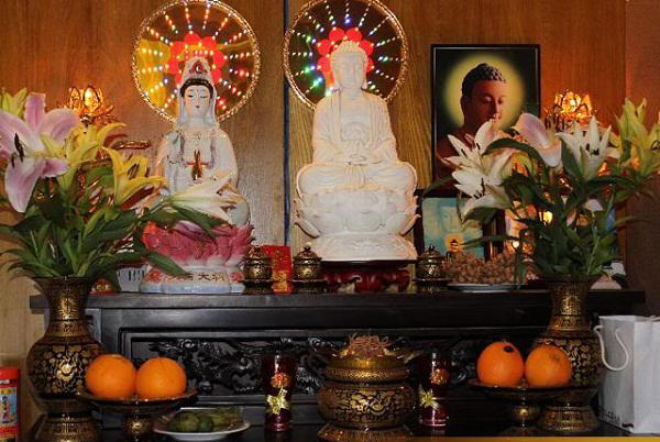 nhung dieu kieng ki phai tranh khi tho cung phat tai gia va viec nen lam ngay le phat dan - 2