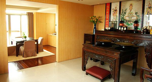 nhung dieu kieng ki phai tranh khi tho cung phat tai gia va viec nen lam ngay le phat dan - 1