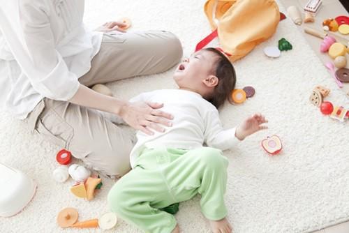 tuc phat khoc vi con buong, do la vi me chua biet 3 quy tac tri con nay! - 1