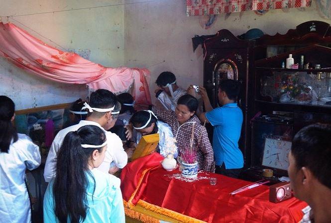 tin tuc 24h: chong ngat lim ben linh cuu vo bau va con bi xe tai lui tong chet - 1