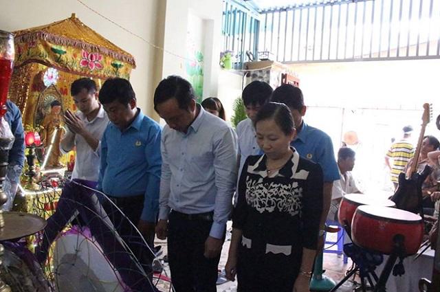 vu tai nan kinh hoang khien thai nhi vang khoi bung me: noi dau xe long nguoi o lai - 1