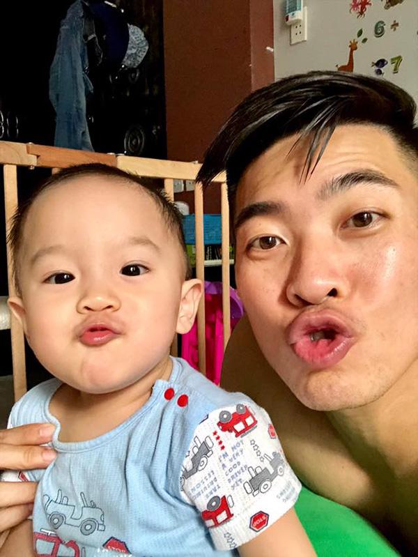 dung manh tren san khau, ngoai doi quoc co quoc nghiep lai la 2 ong bo "dam duoi vi con" - 7