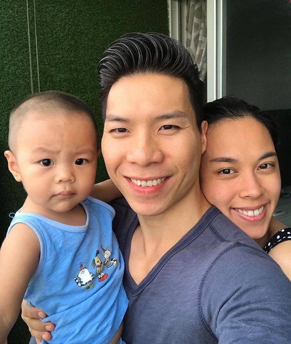 dung manh tren san khau, ngoai doi quoc co quoc nghiep lai la 2 ong bo "dam duoi vi con" - 9