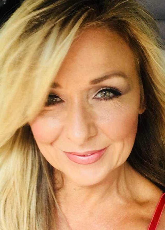 nguoi phu nu kinh hai khi thay thu nay trong mat do thoi quen xau luc dung mascara 25 nam - 1