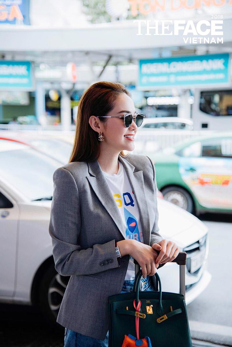 sau su co bi stylist boc phot, minh hang xach tui hon nua ty noi bat tai san bay - 1