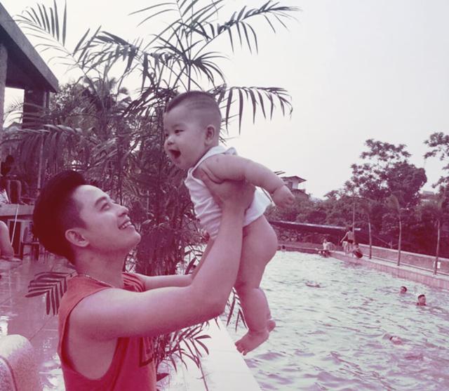 be trai 19 thang ngu say trong 1 phut nho duoc bo ru theo cach "chang giong ai" - 4