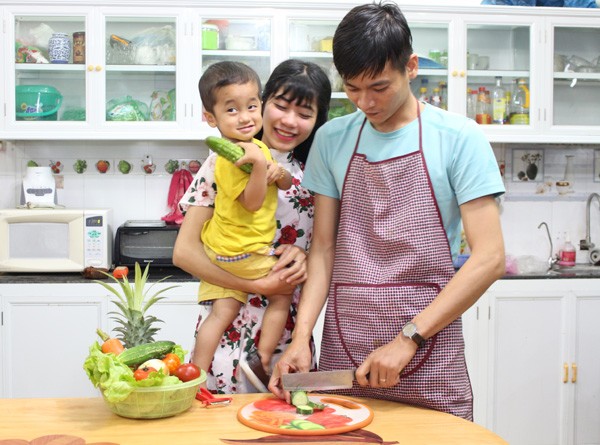 dau can dao to bua lon, phu nu van co cach de chong se chia bep nuc - 2