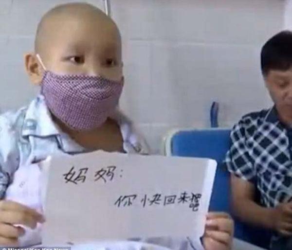 be trai mac ung thu cau xin me som quay tro lai, "con hua se khong trach me dau" - 2