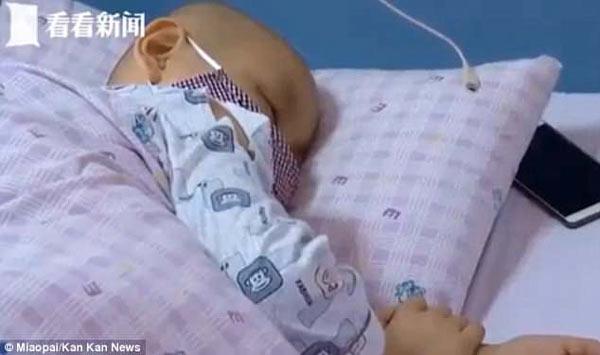 be trai mac ung thu cau xin me som quay tro lai, "con hua se khong trach me dau" - 4