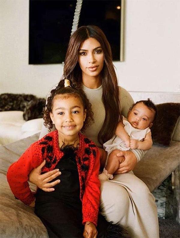 thi phi la the nhung cach day con cua kim kardashian "sieu vong 3" ai cung phai ne - 5