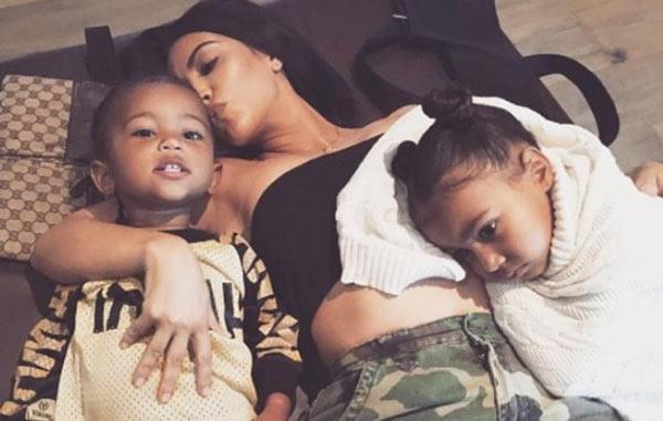 thi phi la the nhung cach day con cua kim kardashian "sieu vong 3" ai cung phai ne - 4