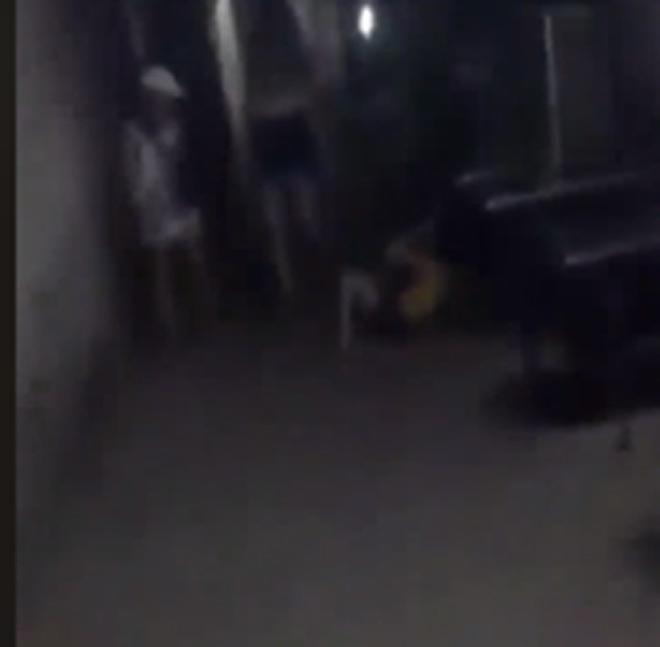 co gai bi nguoi yeu moi cua ban trai cu danh dap, dang clip dan mat - 3