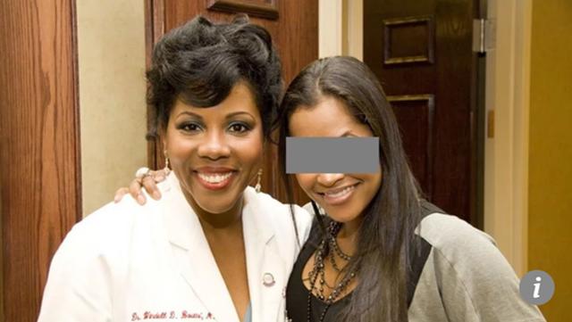 kinh di bac si tham my nhay mua khi dang mo, 7 benh nhan gap hoa - 1