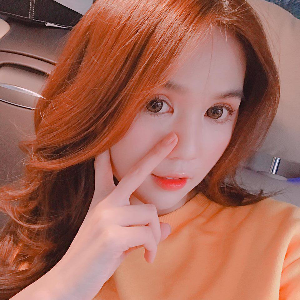 ngoc trinh chuyen huong tu "nu hoang noi y" sang beauty blogger khien fan choang toan tap - 1