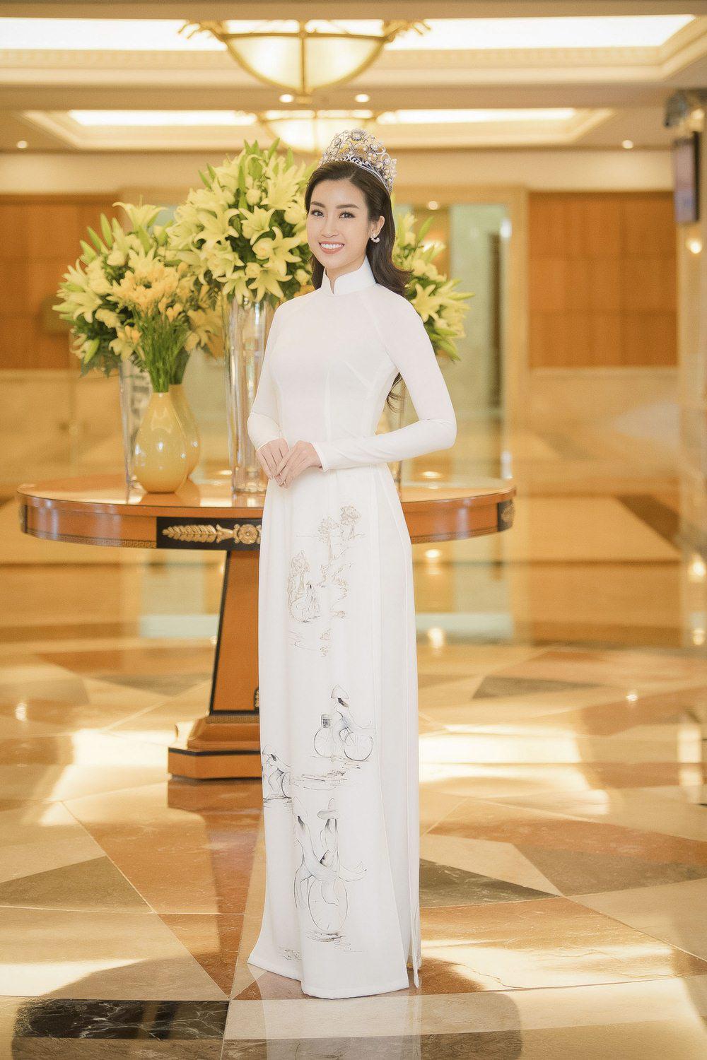 2 hoa hau hot nhat viet nam lai bat ngo dien chung mot ta ao dai trang - 3