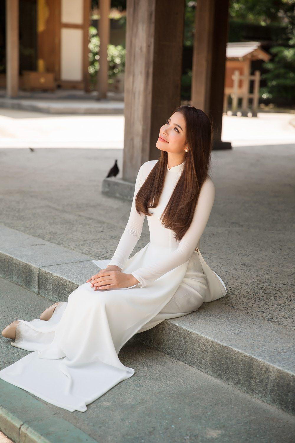 2 hoa hau hot nhat viet nam lai bat ngo dien chung mot ta ao dai trang - 8