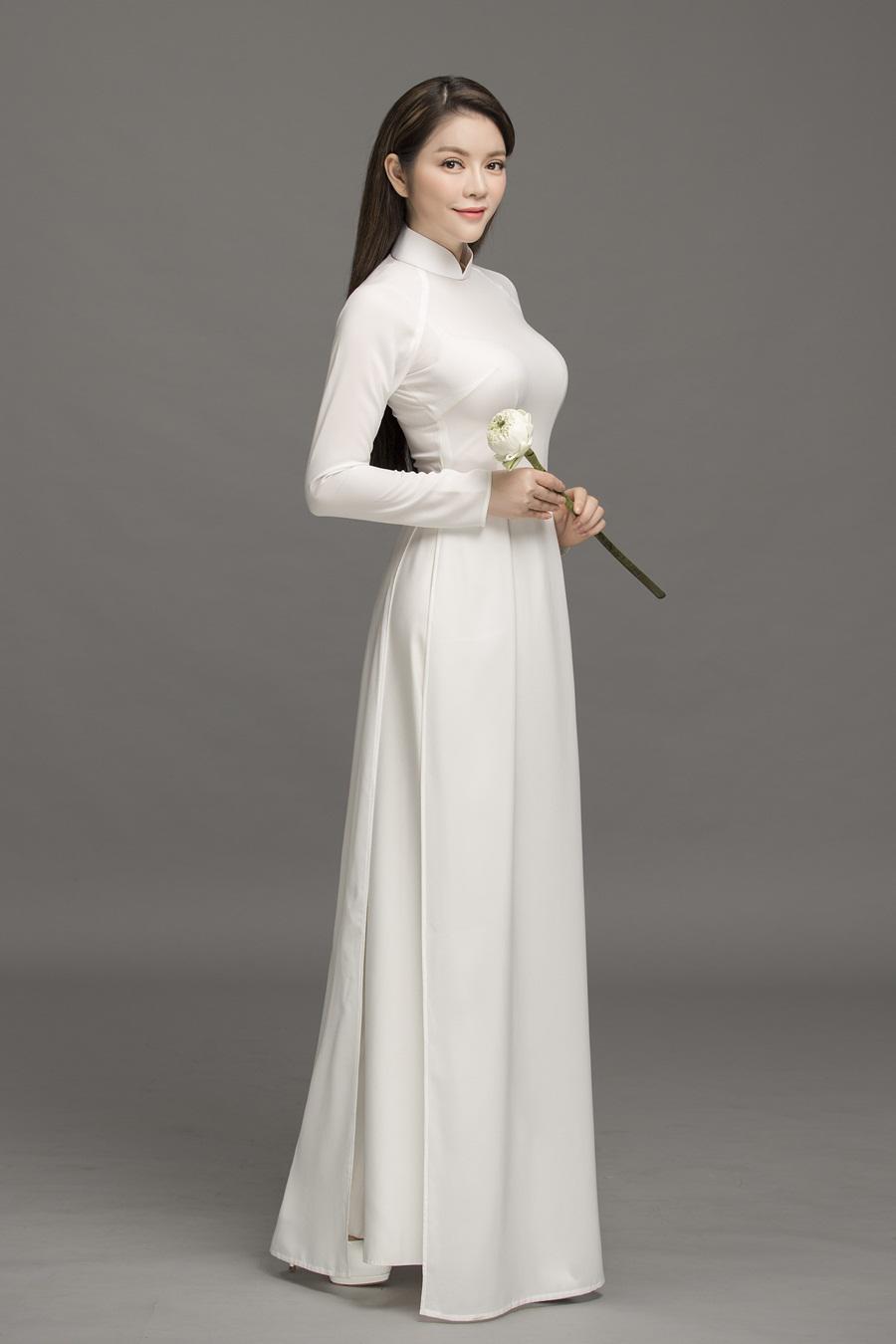 2 hoa hau hot nhat viet nam lai bat ngo dien chung mot ta ao dai trang - 11