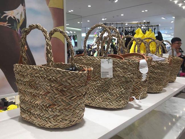 dan tinh xon xao vi chiec tui coi "trong nhu tui di cho cua ba" lai co gia 600 nghin - 3