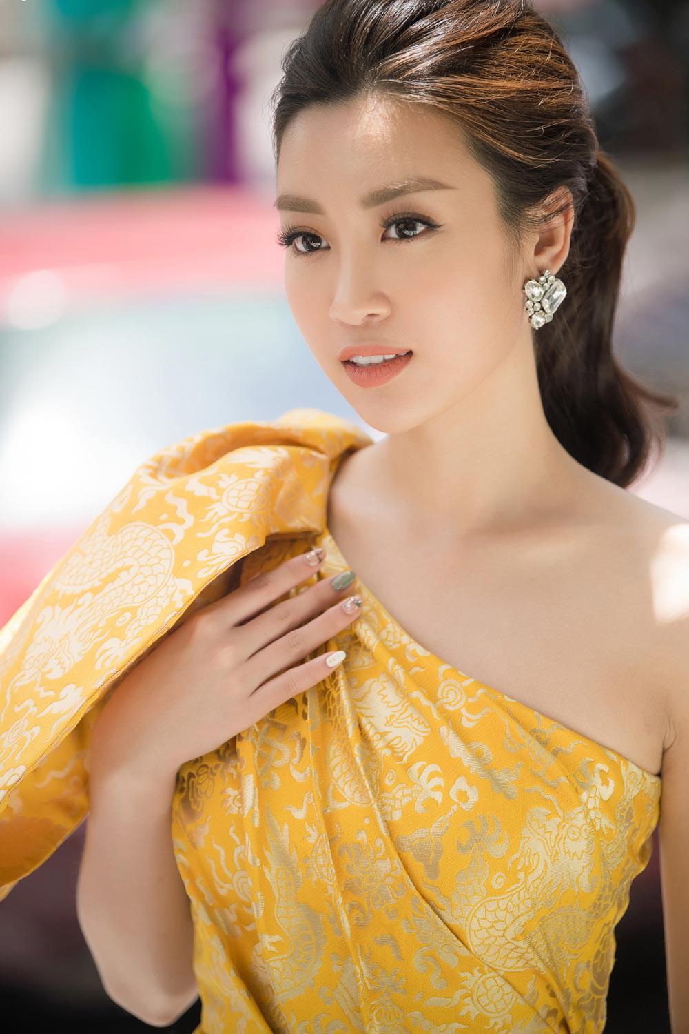 chiec vay "rong vang" giup do my linh toa sang tai so khao hoa hau viet nam 2018 - 2