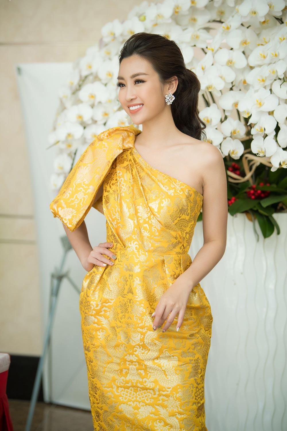 chiec vay "rong vang" giup do my linh toa sang tai so khao hoa hau viet nam 2018 - 4
