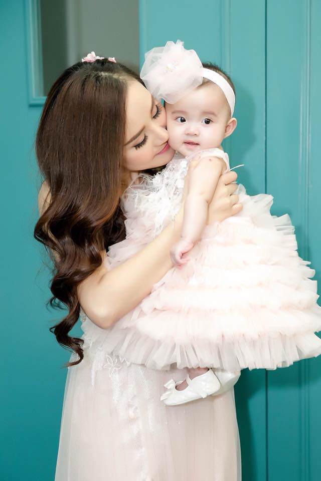 vy oanh: “toi va ong xa, tien cua ai nguoi nay giu" - 1