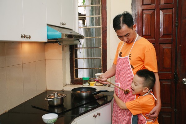 “chong vung ve bep nuc” nhung hanh phuc van am em - 1