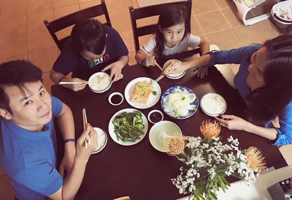 van anh va hoang bach thay nhau “khoe” chien tich bep nuc - 4
