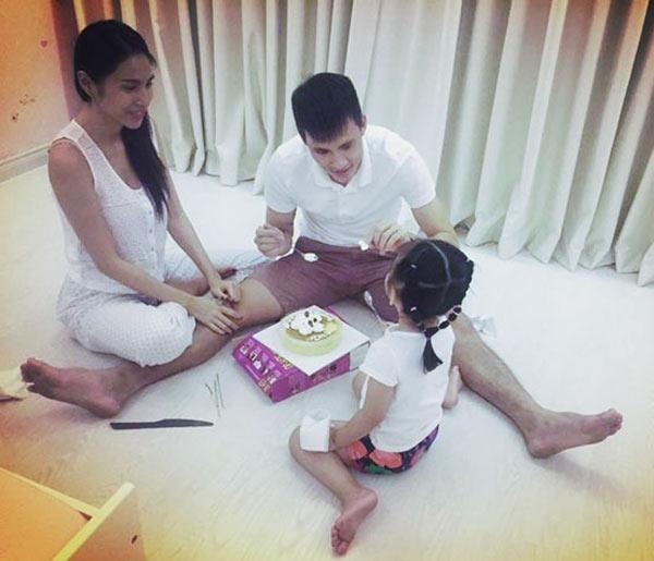 nhung ong chong noi tieng cua showbiz cham con kheo chang thua gi me bim sua - 2