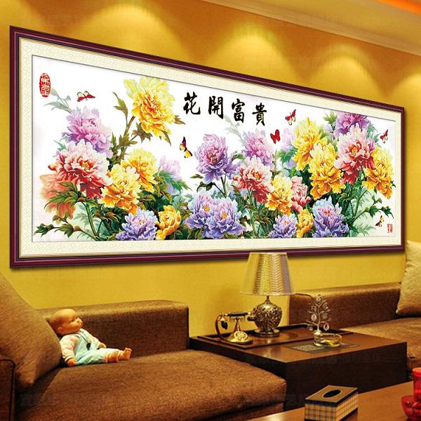 mach cach treo tranh theu chu thap trong nha hop phong thuy de gia dinh luon gap may man - 2