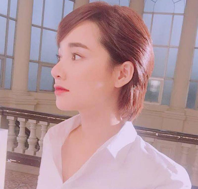 giua tin don dong hau due mat troi, nha phuong cat toc giong het song hye kyo - 14