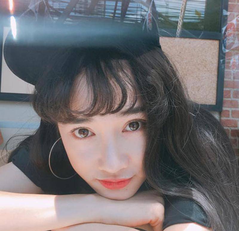 giua tin don dong hau due mat troi, nha phuong cat toc giong het song hye kyo - 13