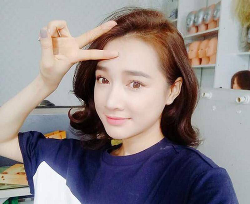 giua tin don dong hau due mat troi, nha phuong cat toc giong het song hye kyo - 7