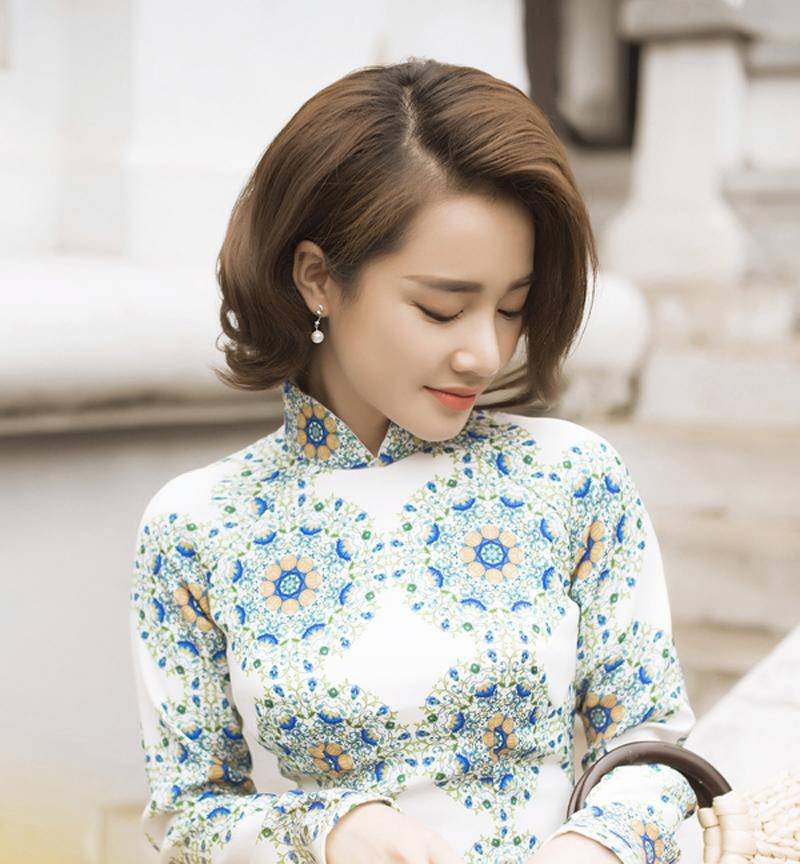 giua tin don dong hau due mat troi, nha phuong cat toc giong het song hye kyo - 12