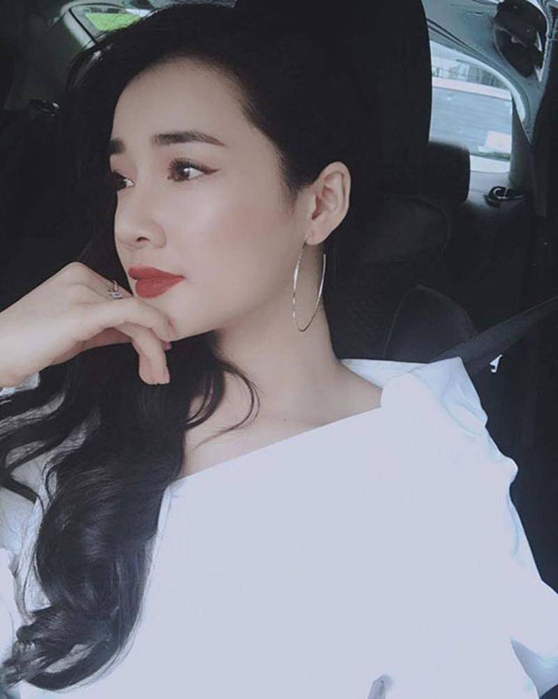 giua tin don dong hau due mat troi, nha phuong cat toc giong het song hye kyo - 10