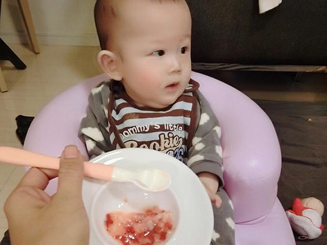 3 món bột ăn dặm cho bé 4 tháng dễ nấu mà con cực thích