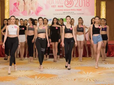 Hoa hậu Việt Nam 2018: Thí sinh khoe eo thon, chân dài miên man khi tập catwalk