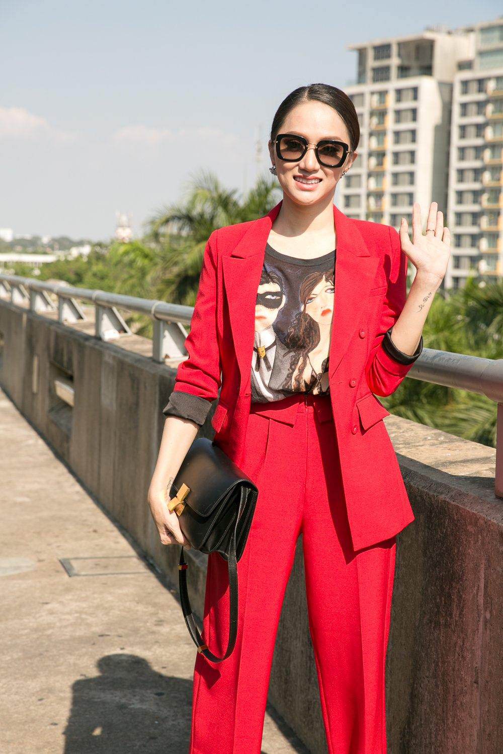 thoi trang san bay cua cac nguoi dep viet khi thi quoc te: ke sang chanh, nguoi tham hoa - 5
