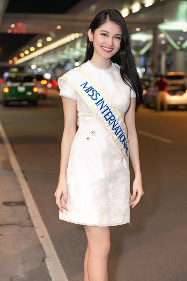 thoi trang san bay cua cac nguoi dep viet khi thi quoc te: ke sang chanh, nguoi tham hoa - 9