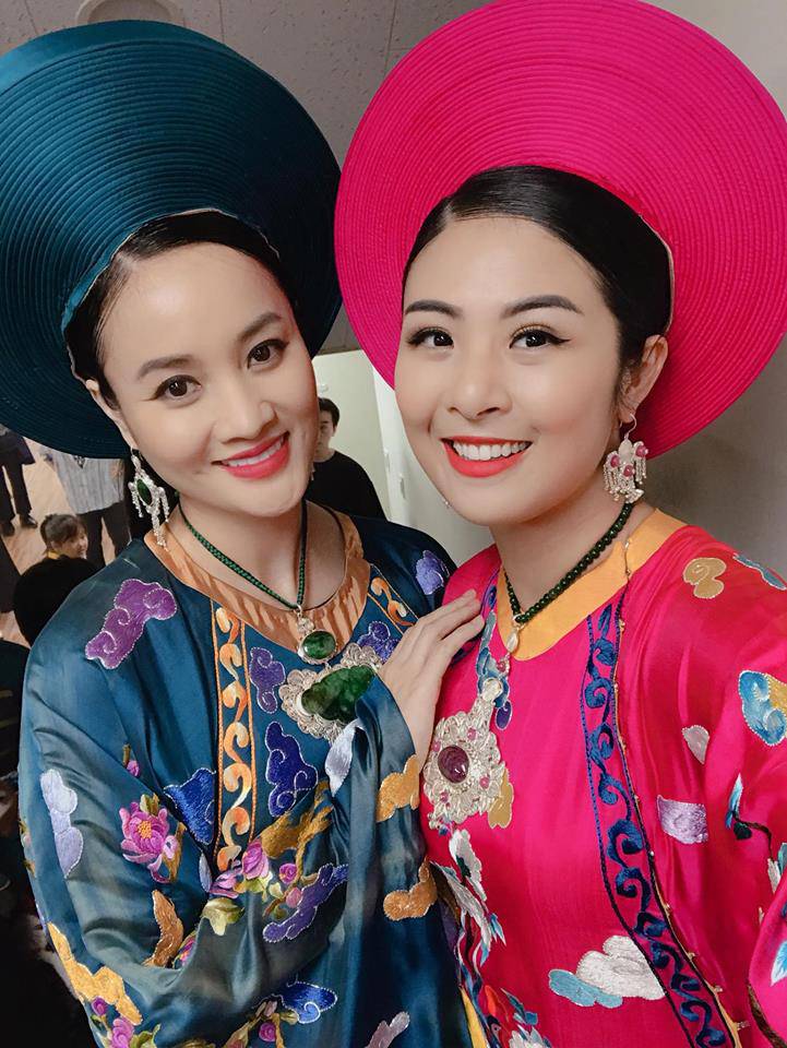 ao dai "sen vang" va vuong mien tien ty cua hoa hau h'hen nie noi nhat tuan - 15