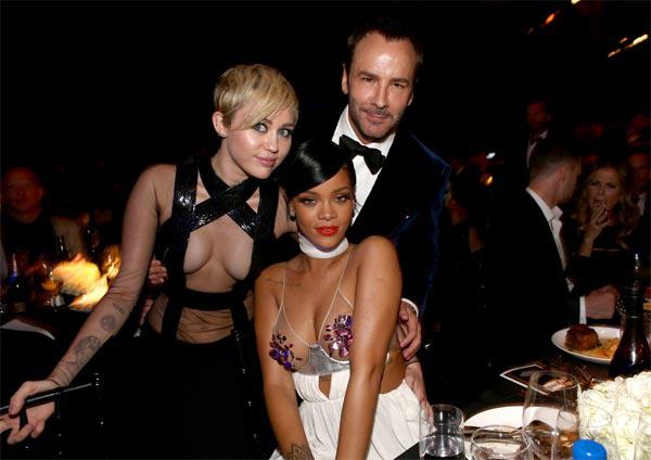 11 bo do phong khoang nhat cua rihanna - 6