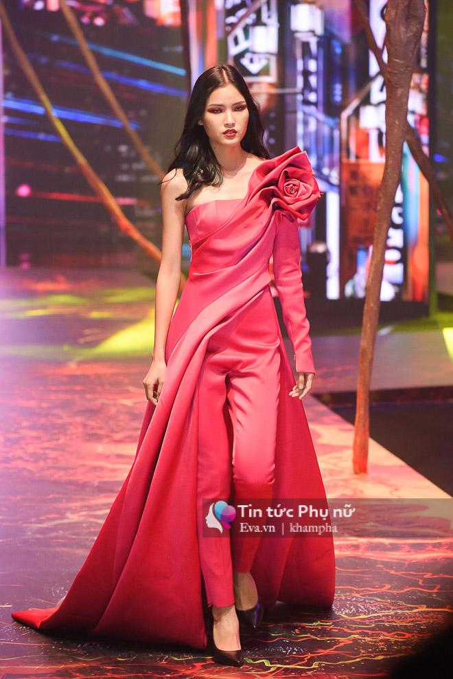 pham huong va huong giang dot chay san dien khi lam vedette trong show do long - 20