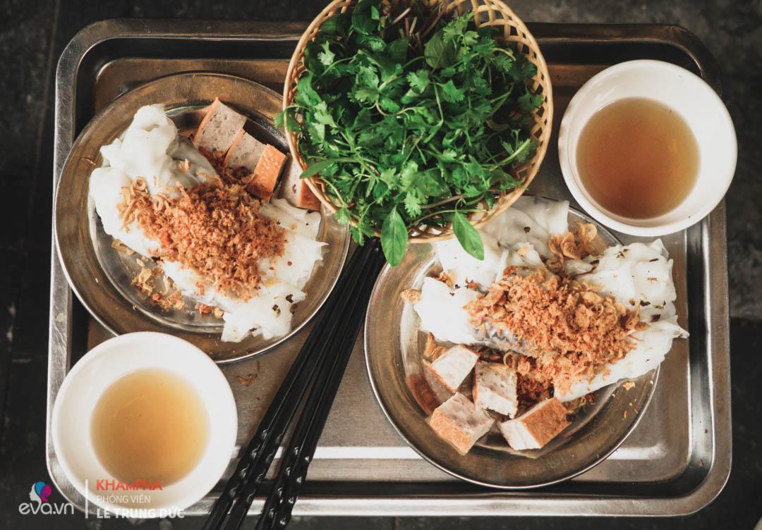 quan banh cuon gia truyen 60 nam "doc nhat vo nhi" o ha noi nho co nguyen lieu nay! - 2