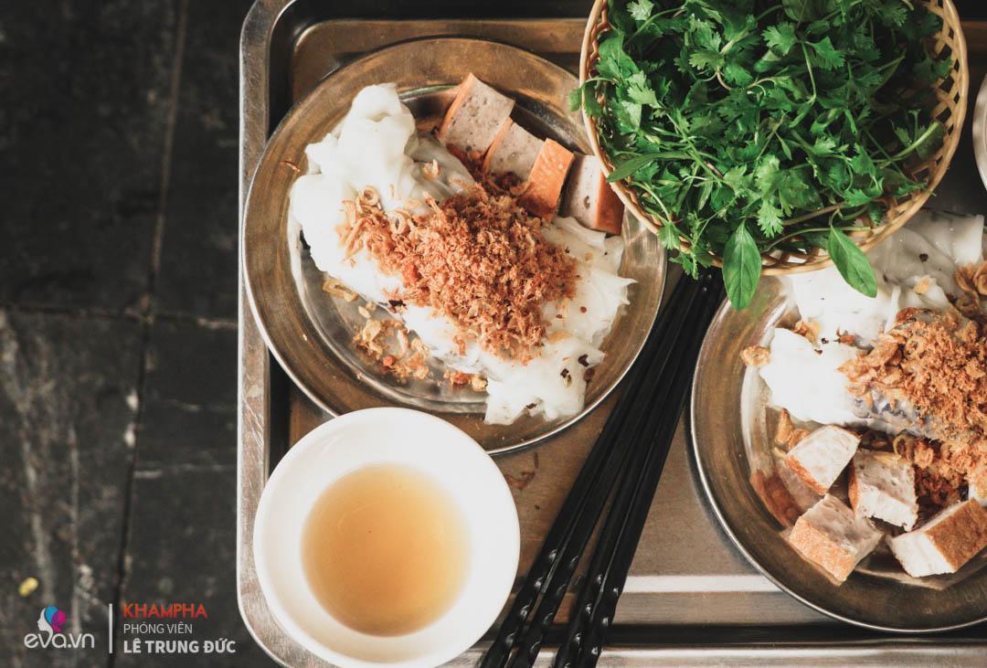 quan banh cuon gia truyen 60 nam "doc nhat vo nhi" o ha noi nho co nguyen lieu nay! - 3