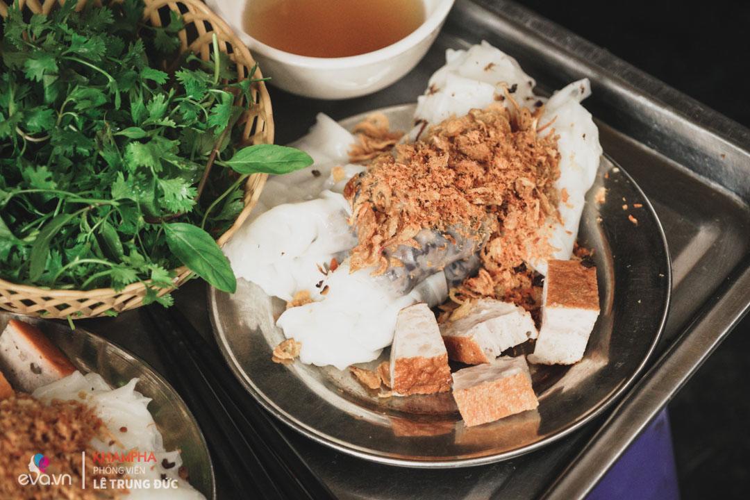 quan banh cuon gia truyen 60 nam "doc nhat vo nhi" o ha noi nho co nguyen lieu nay! - 5