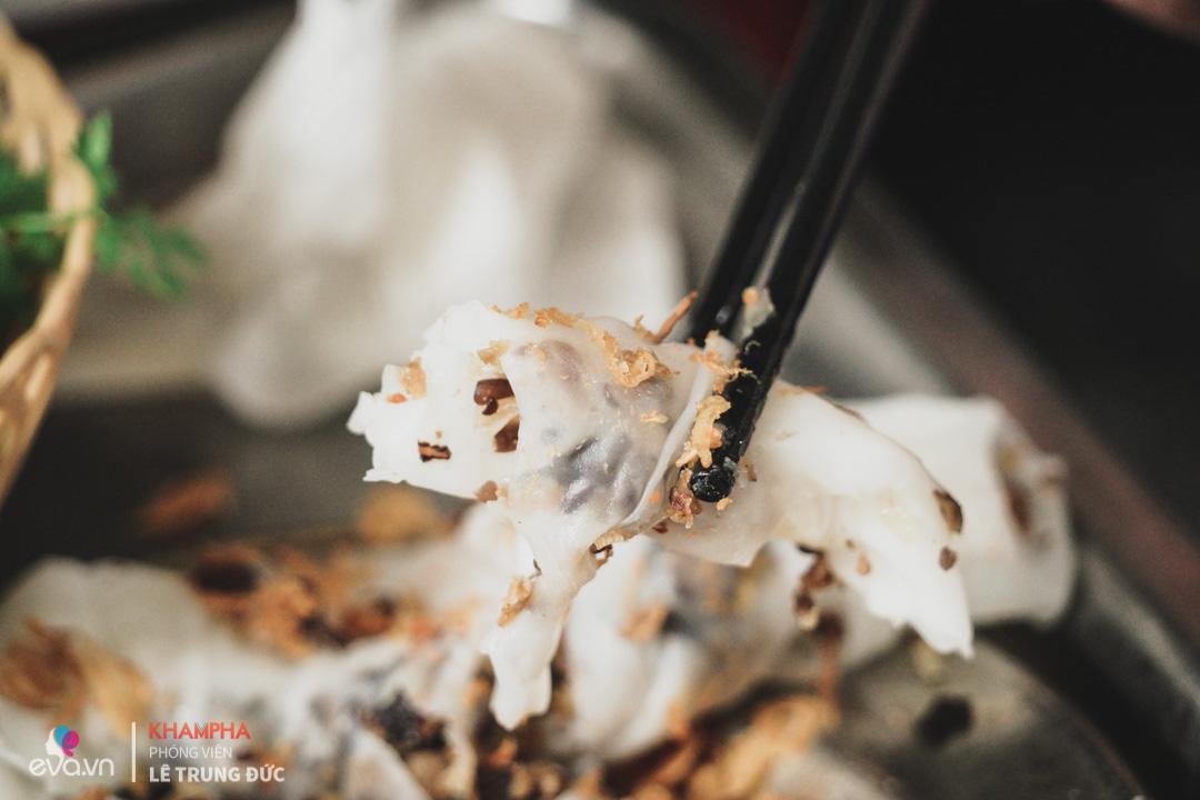 quan banh cuon gia truyen 60 nam "doc nhat vo nhi" o ha noi nho co nguyen lieu nay! - 9