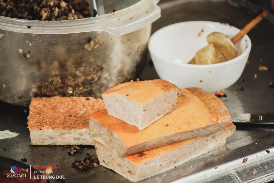 quan banh cuon gia truyen 60 nam "doc nhat vo nhi" o ha noi nho co nguyen lieu nay! - 16